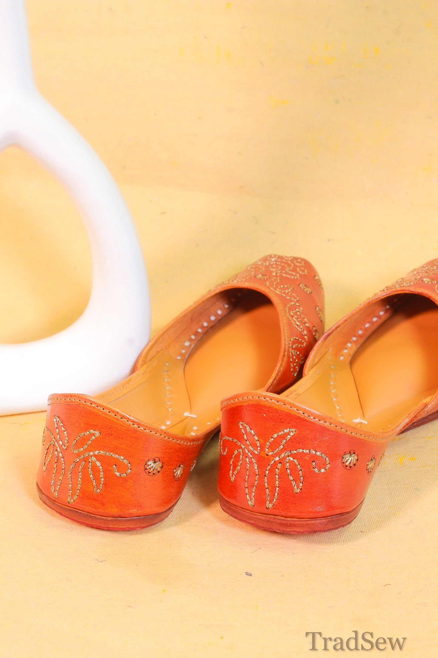 Mohini Brown Leather punjabi jutti for women by tradsew
