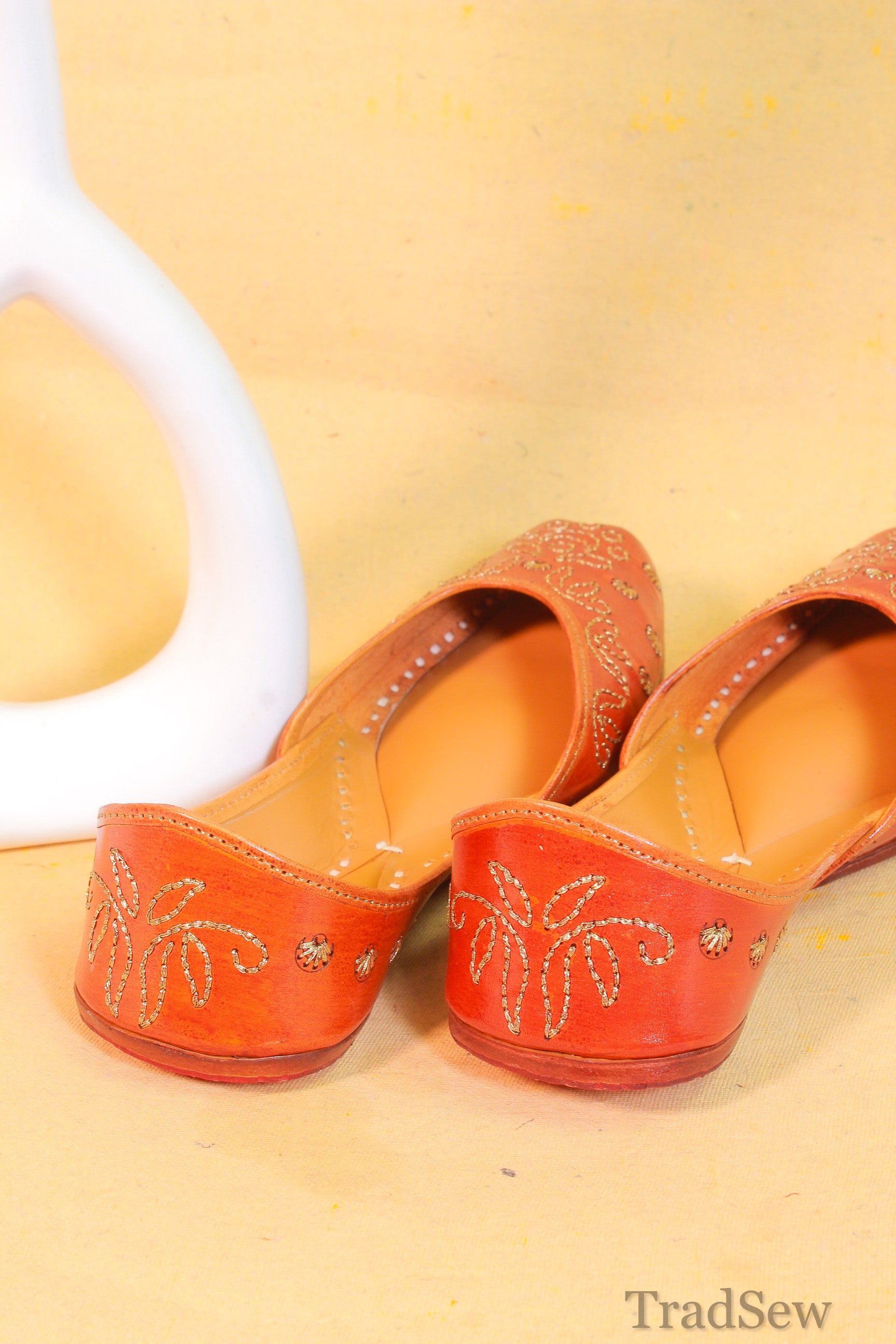 Mohini Brown Leather punjabi jutti for women by tradsew