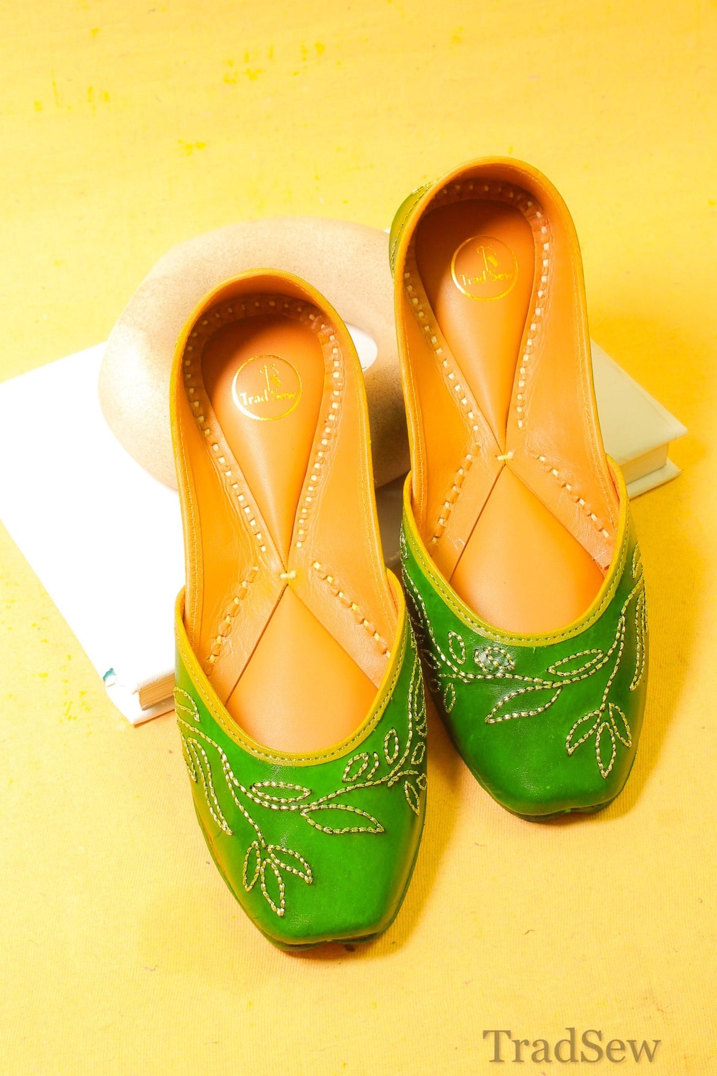 Suhana Green pure Leather Jutti Punjabi Jutti For Women