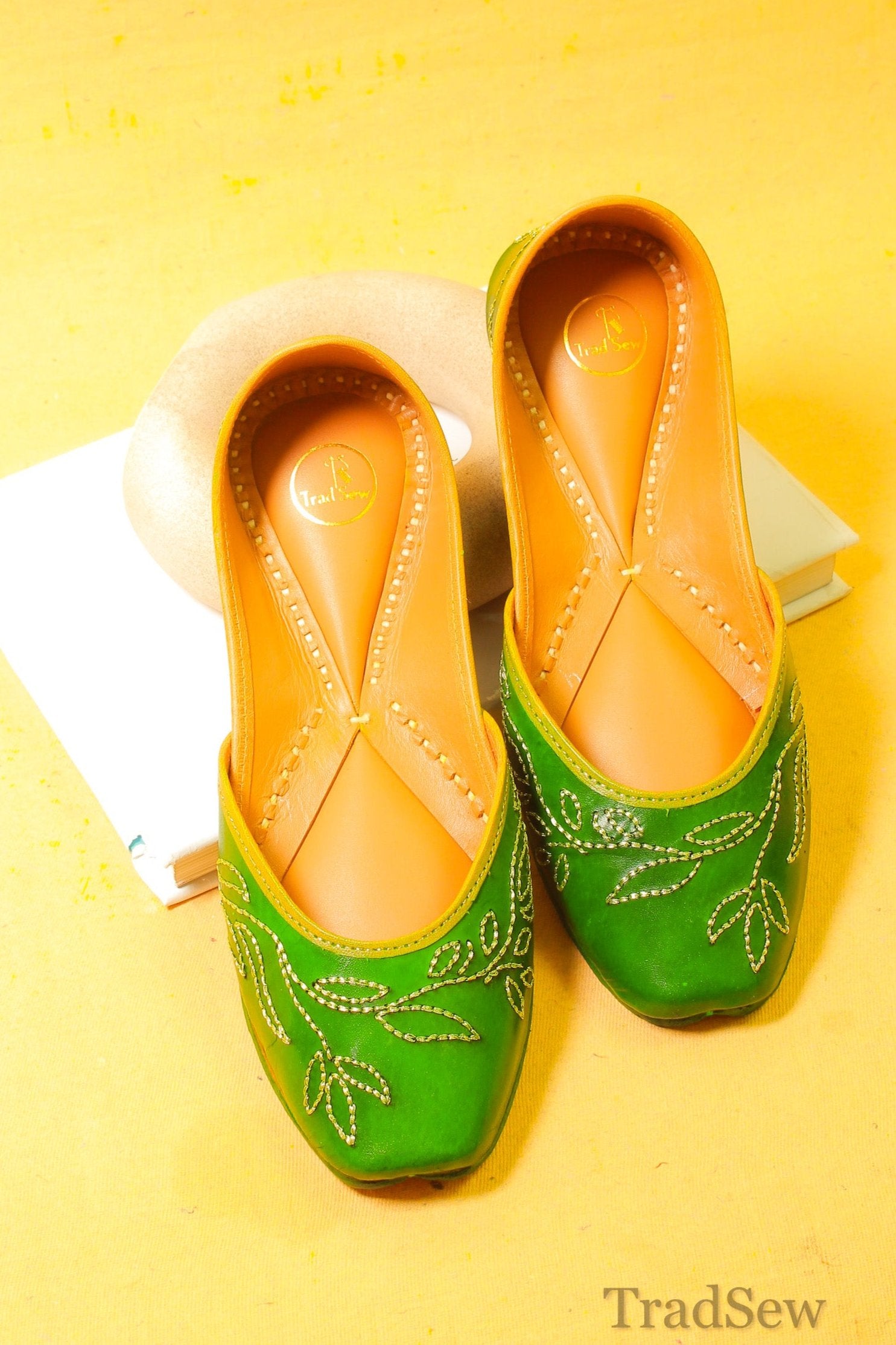 Suhana Green pure Leather Jutti Punjabi Jutti For Women
