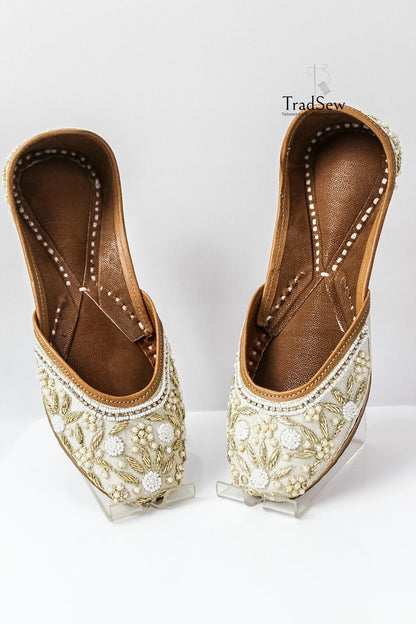 White and golden designer jutti with stonework embroidery by Tradsew