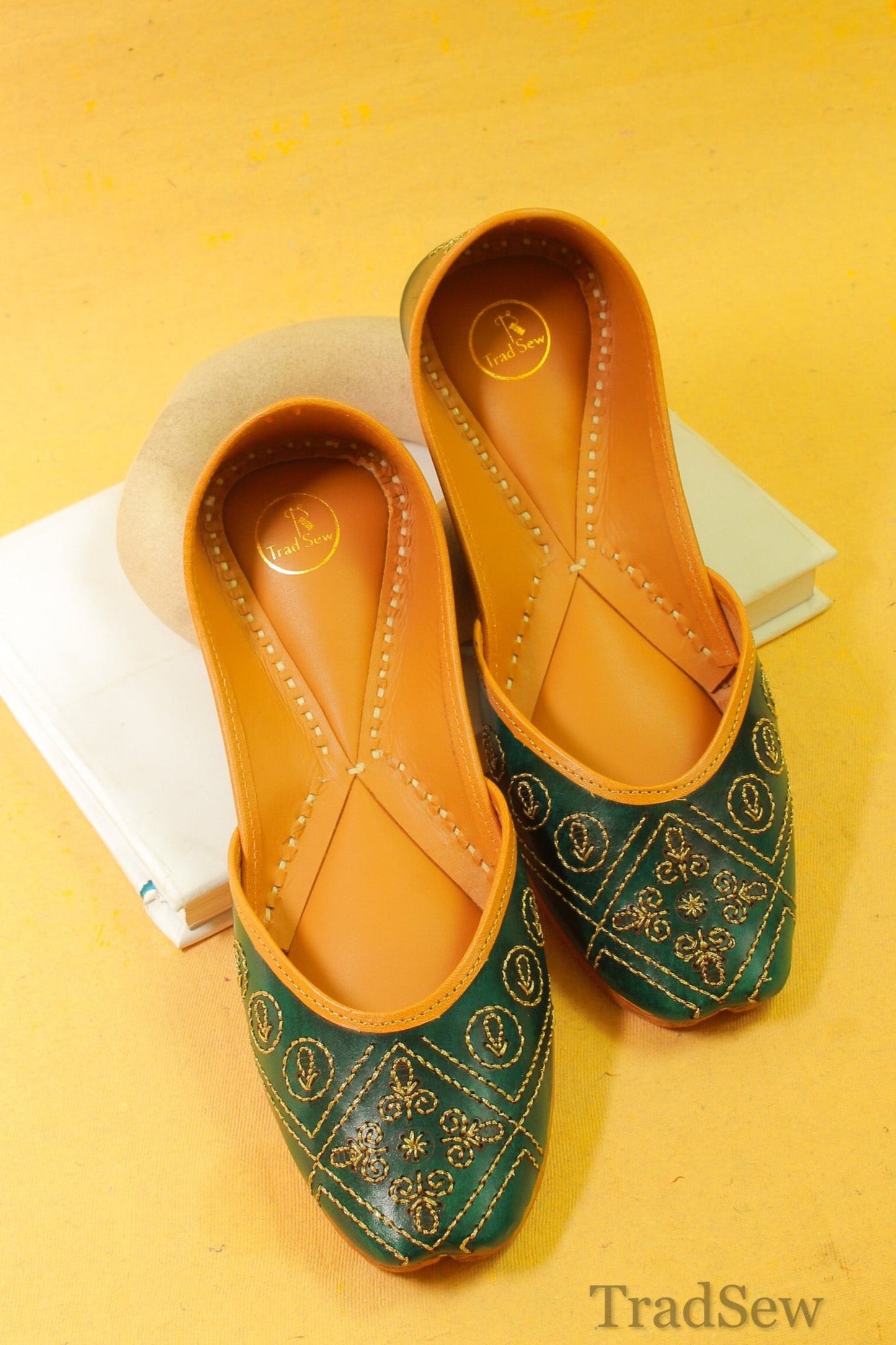 Zoya Green Leather Jutti Punjabi Jutti For Women
