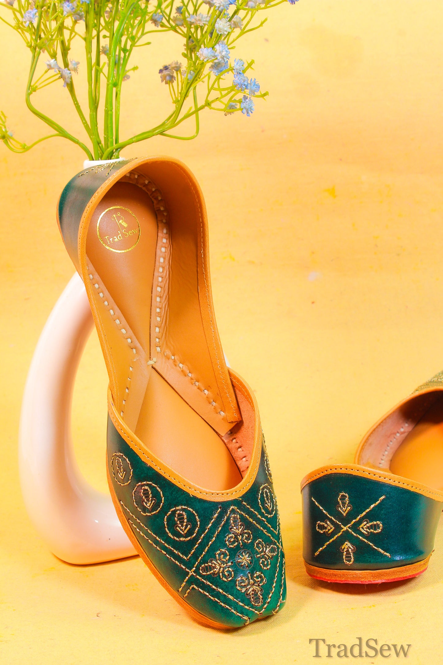 Zoya Green pure Leather Punjabi Jutti For Women