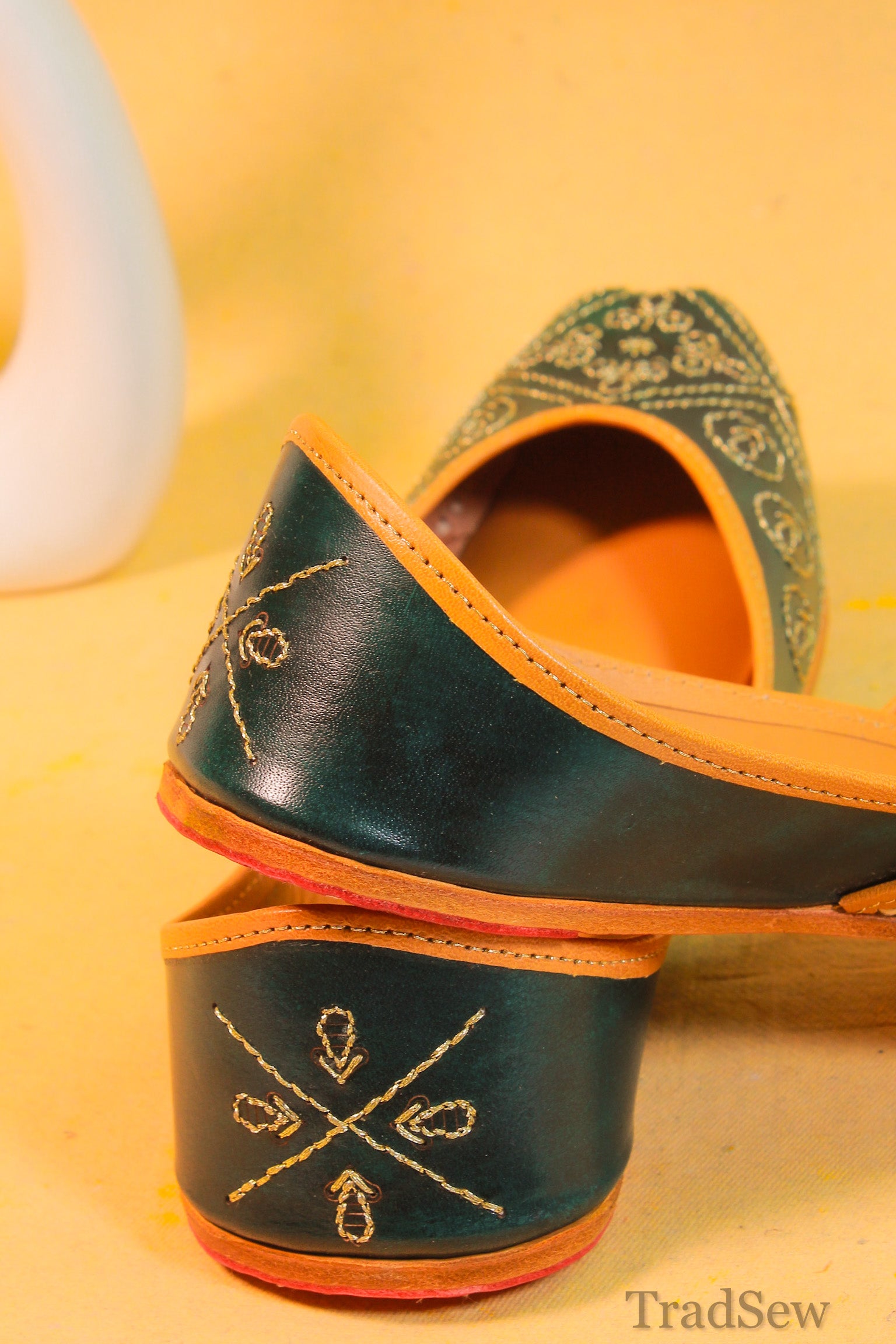 Zoya Green pure Leather Punjabi Jutti For Women